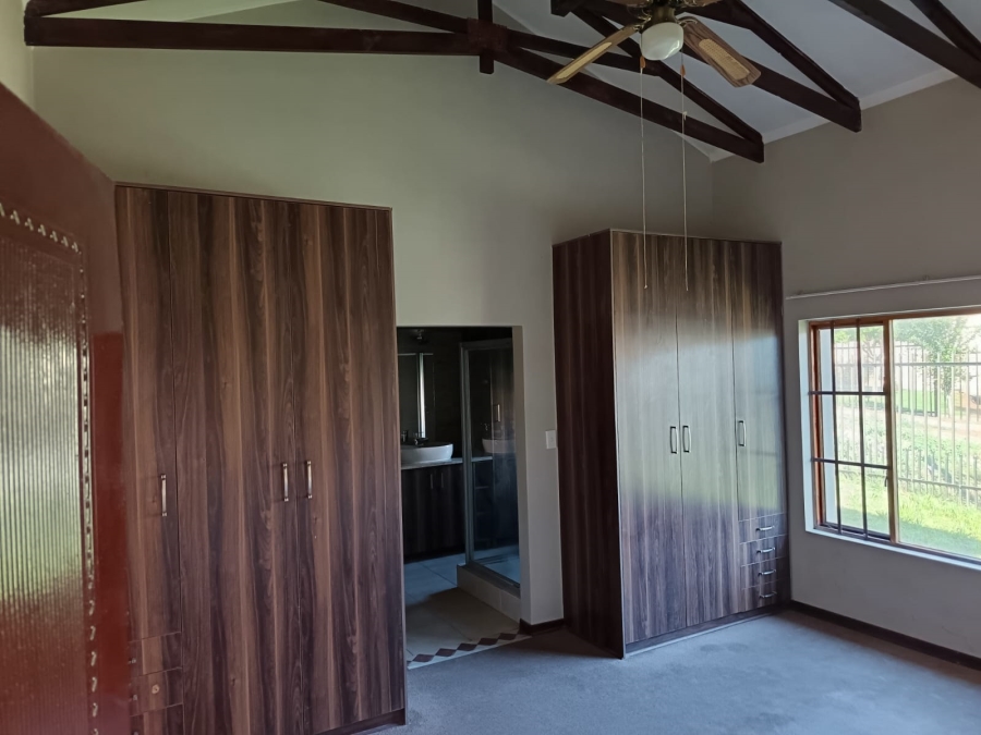 To Let 3 Bedroom Property for Rent in Hillside Free State